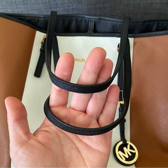 Michael Kors Caryall Tote - Picture 6 of 11